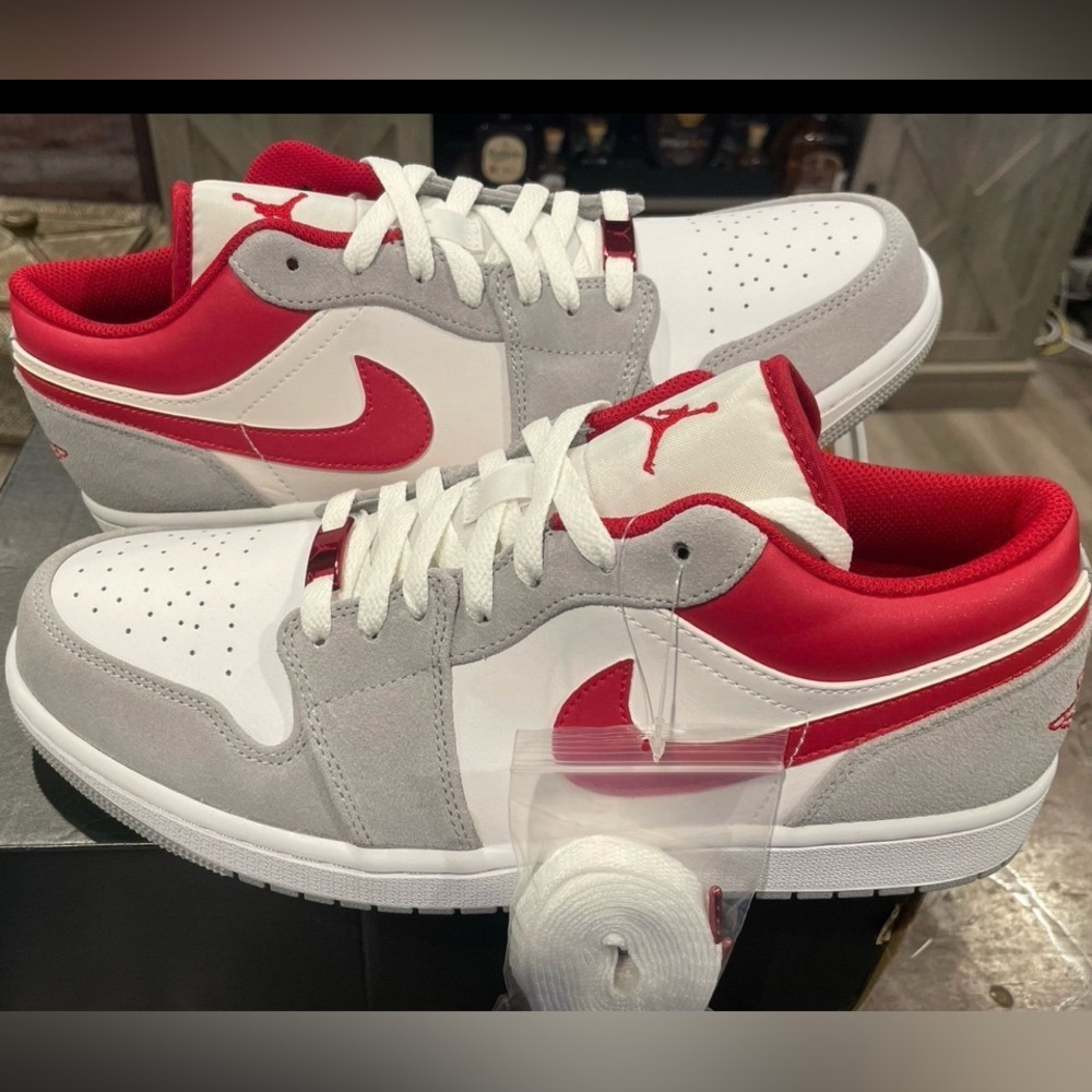 Air Jordan 1 Low SE (Light Smoke Grey Gym Red) sz10.5